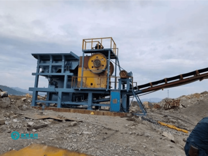 Jaw crusher for mining ore crushing