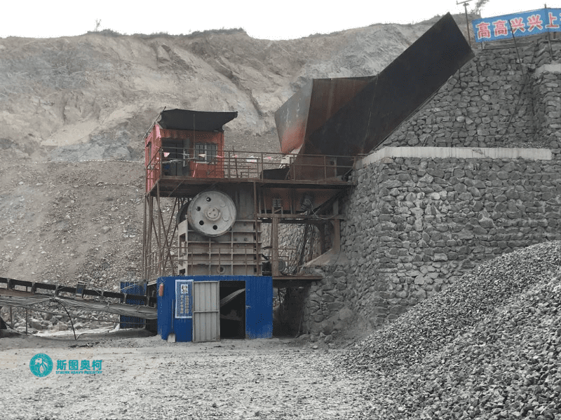 Jaw crusher for quarry stone crushing