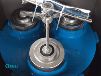 Laboratory ring mill with uniform particle size output