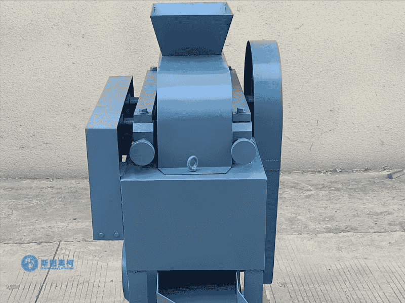Laboratory roller crusher for coal sample preparation