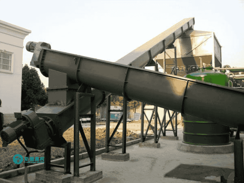 Screw conveyor for crushed ore transport