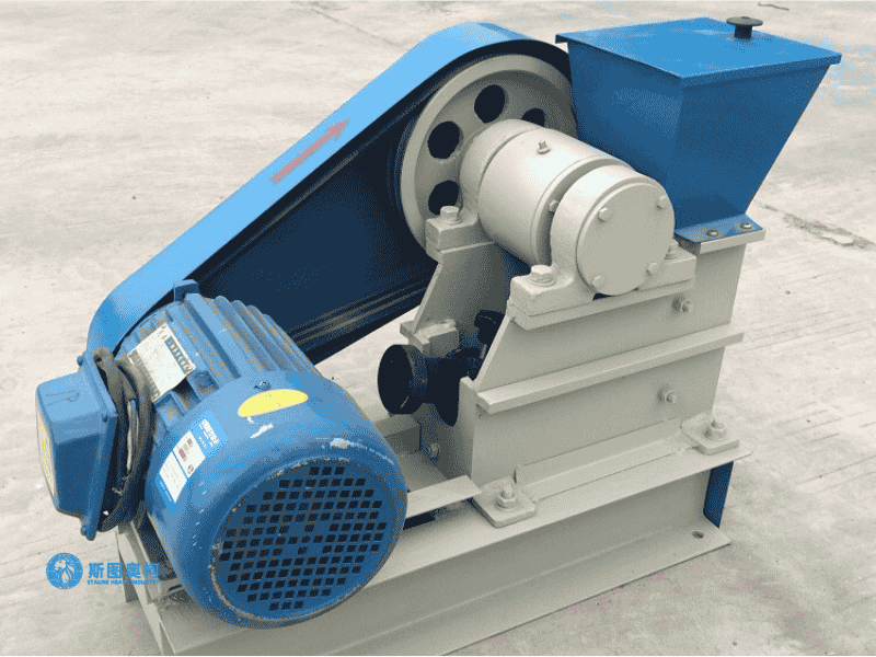 Laboratory jaw crusher for ore sample crushing