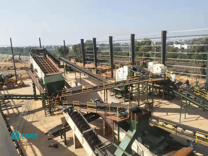 Vibrating screen for quarry stone screening