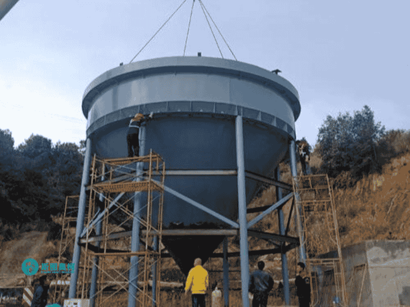 Deep cone thickener for concentrate concentration