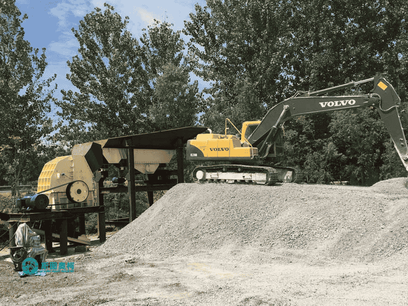 Vibrating feeder for quarry crushing plant