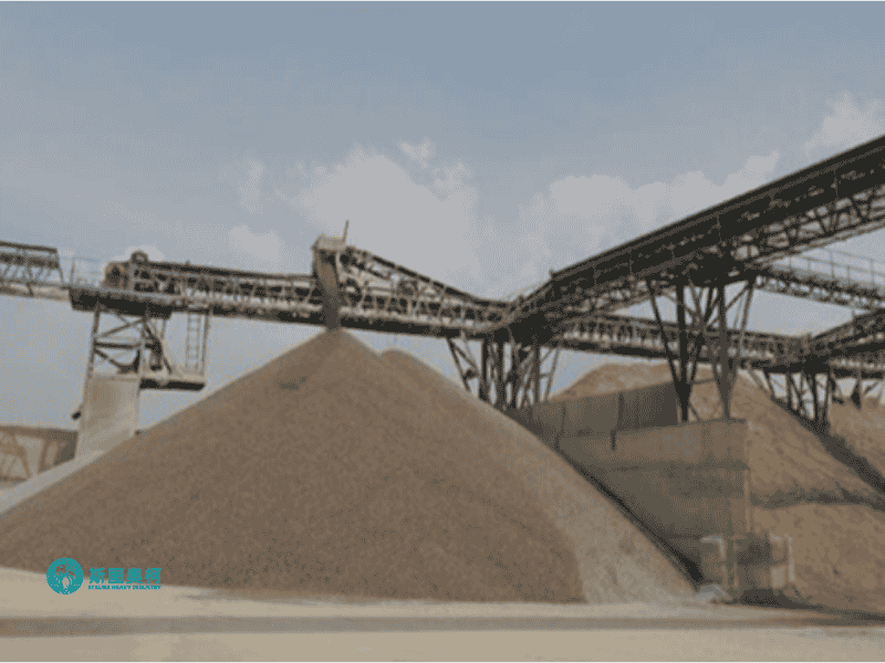 Heap stacking equipment with accurate material blending