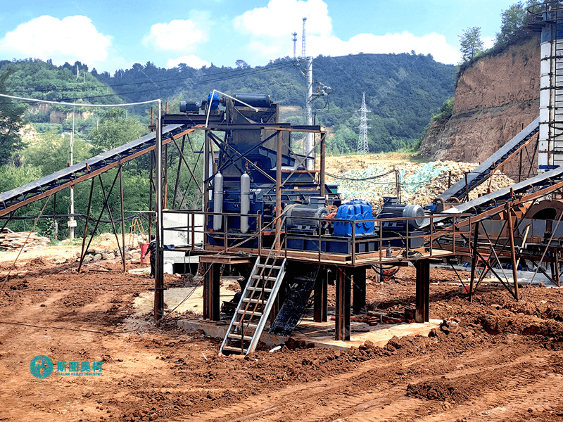 Roller crusher for limestone crushing