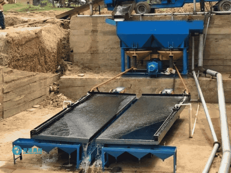 Shaking table for mineral separation