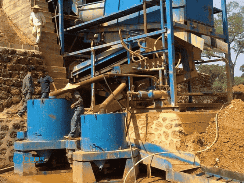 Gold concentrator for alluvial gold processing