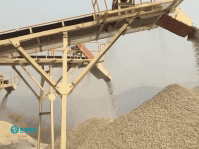 Heap stacking equipment for mining and mineral processing
