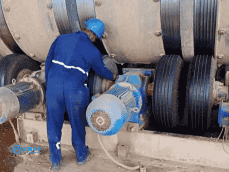 Tire drive ball mill for building material grinding