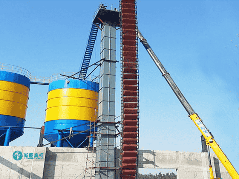 Bucket elevator for bulk material vertical transport