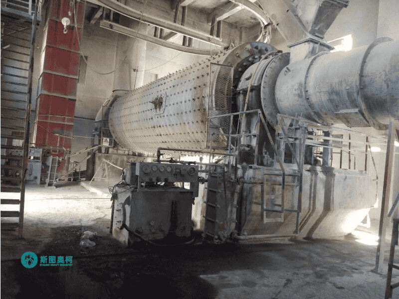 Cement mill for cement production plant