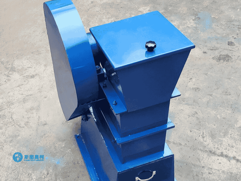 Laboratory jaw crusher for concrete and ceramic sample crushing
