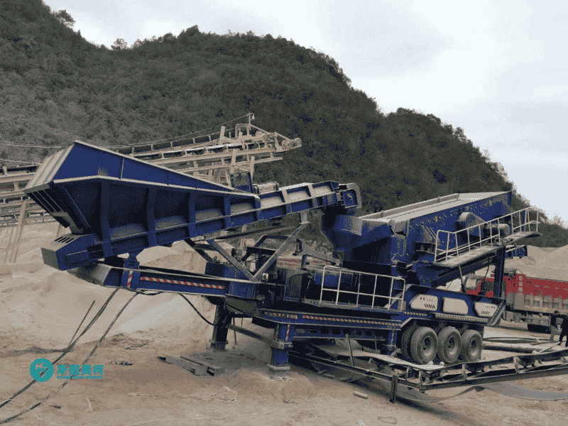 Mobile crushing station for temporary crushing projects