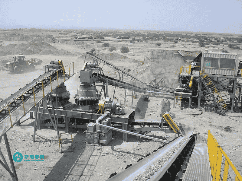 Belt conveyor for mining material transport