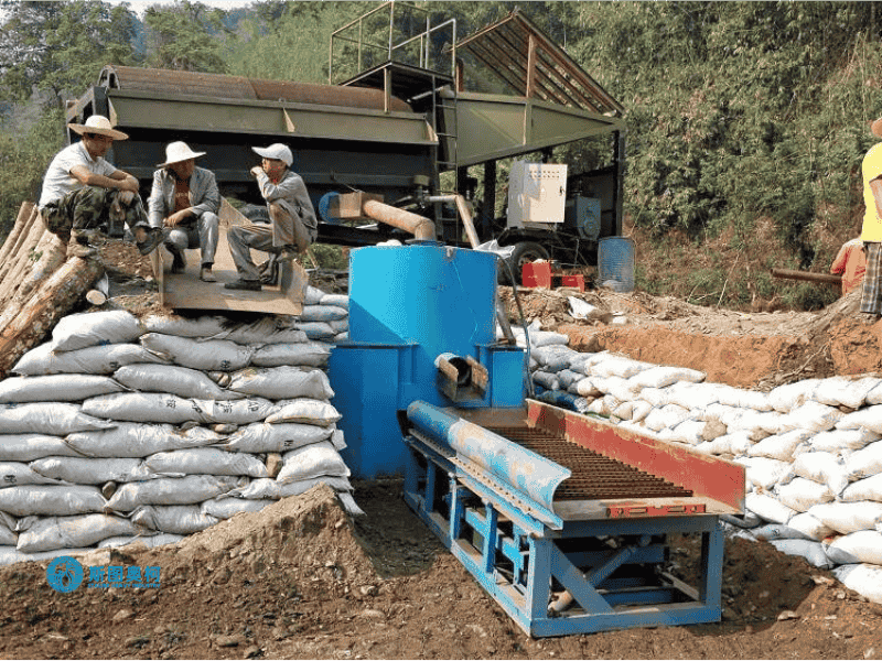 Portable gold separation station for placer gold mining