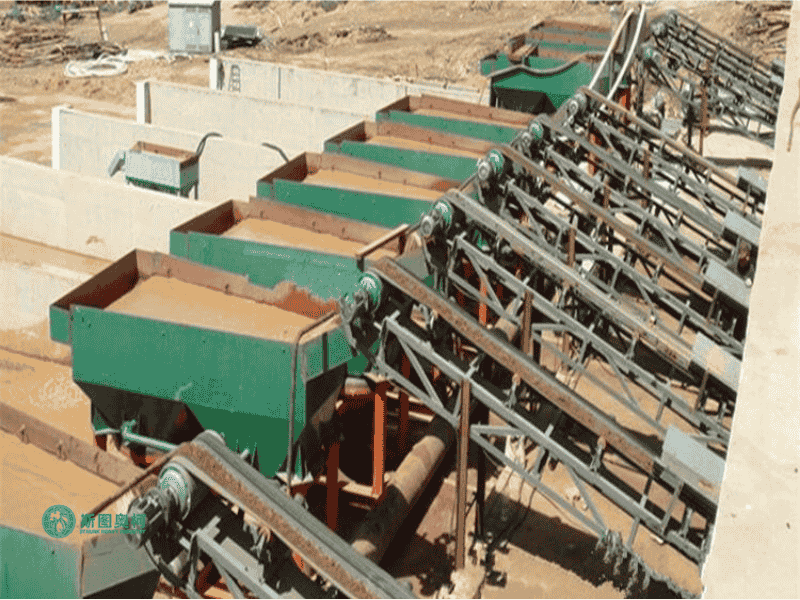 Jig machine for gravity mineral separation