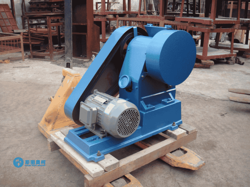 Laboratory jaw crusher for rock sample preparation