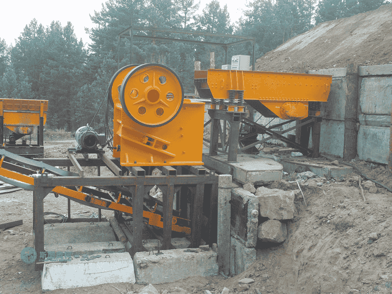 Vibrating feeder for mining plant feeding