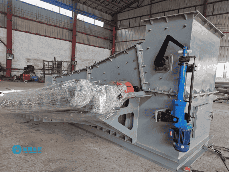 Roller screen for aggregate grading