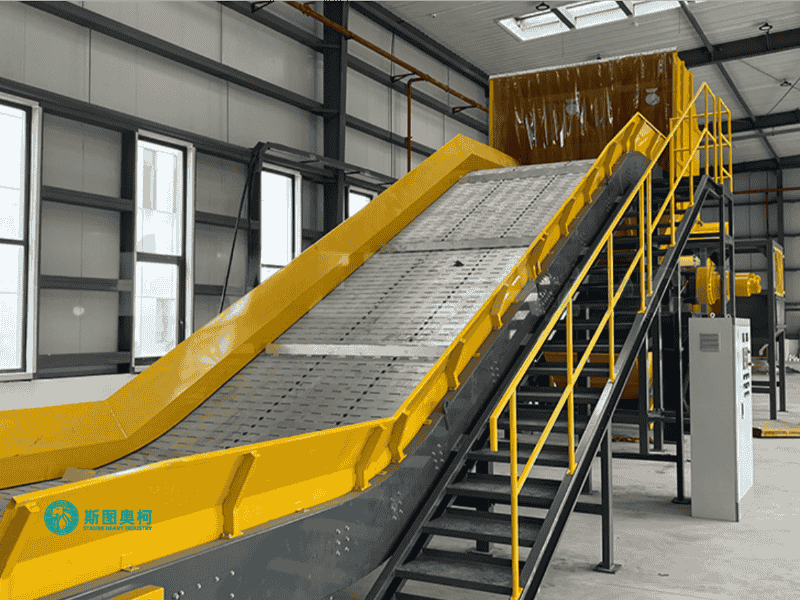 Shredder machine for rubber processing